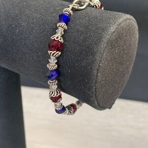 Red White and Blue Crystal Beaded Bracelet Silver Tone Patriotic 7 Inch 4347
